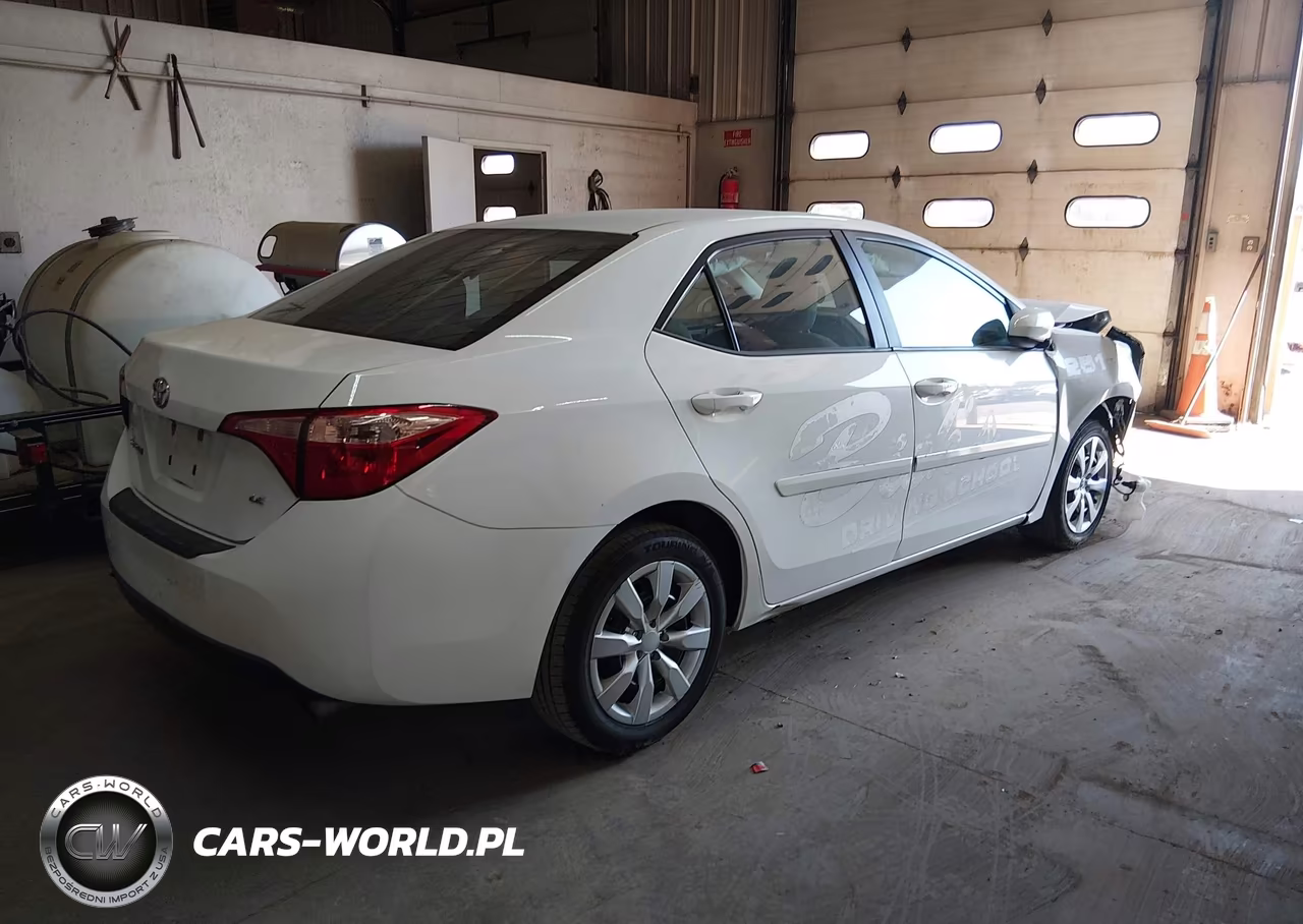 2017 Toyota Corolla Le VIN:2T1BURHE3HC775556 - 4