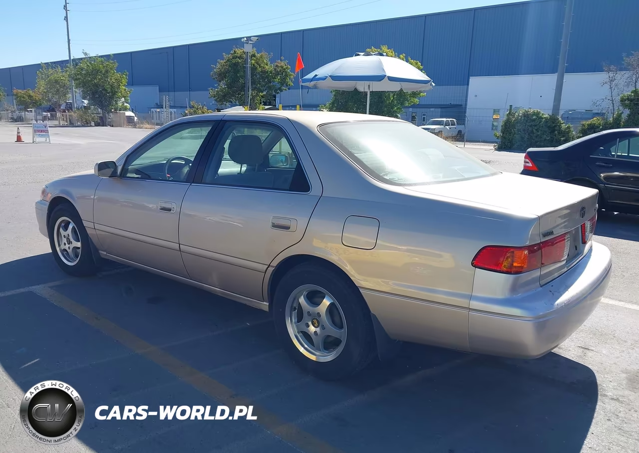 2001 Toyota Camry Le VIN:JT2BG22K110564975 - 3