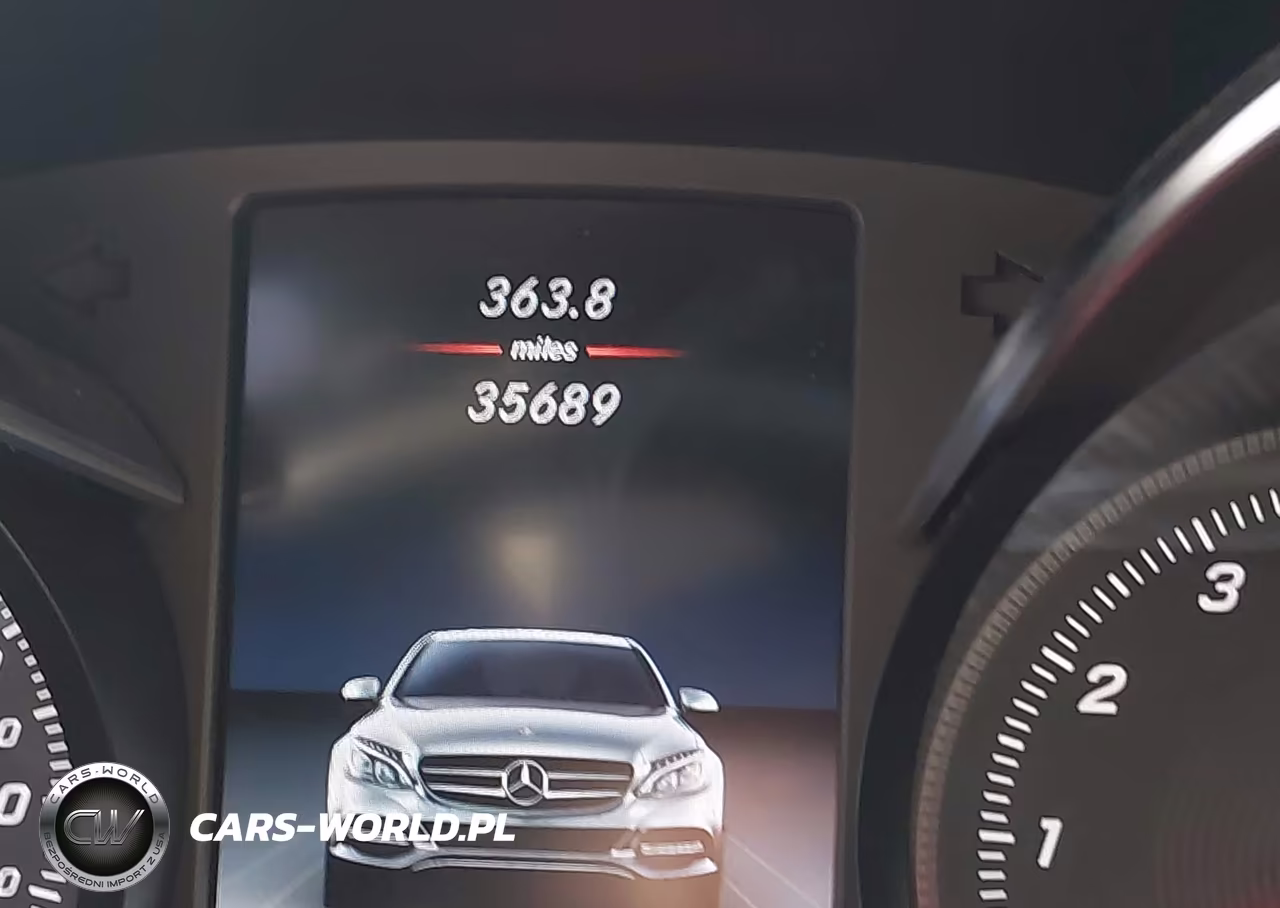 2018 Mercedes-Benz C 300 4Matic VIN:55SWF4KB4JU281042 - 16