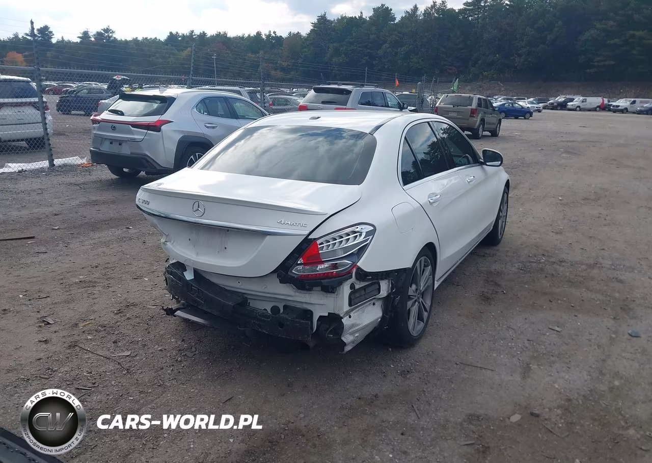 2018 Mercedes-Benz C 300 4Matic VIN:55SWF4KB4JU281042 - 18