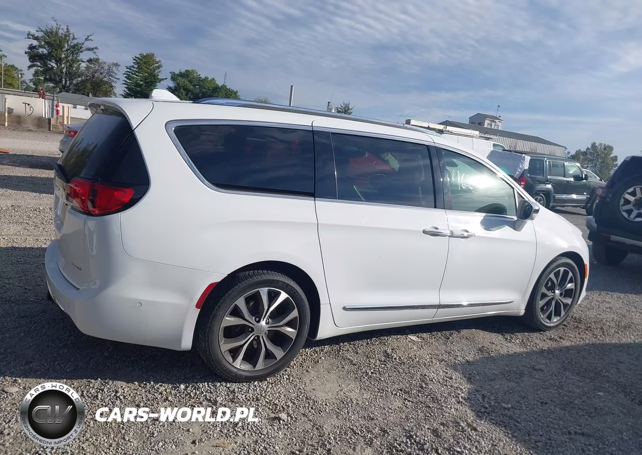 2017 Chrysler Pacifica Limited VIN:2C4RC1GG1HR507370 - 13