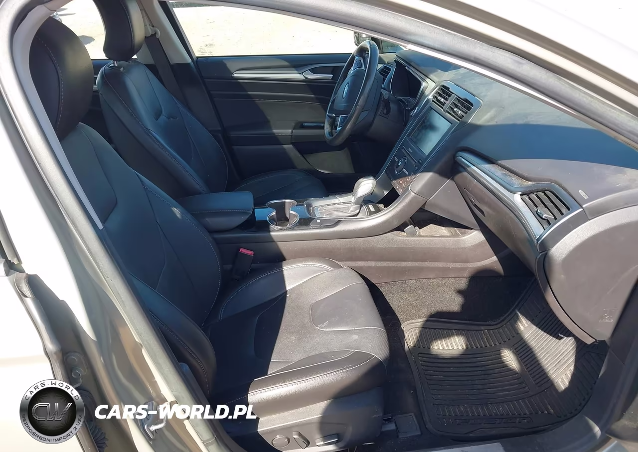 2016 Ford Fusion Hybrid Titanium VIN:3FA6P0RUXGR127205 - 5