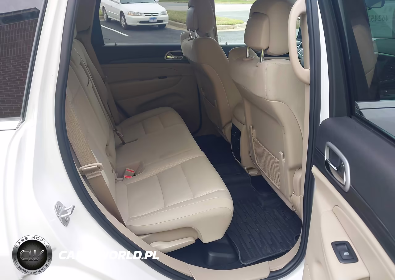 2019 Jeep Grand Cherokee Laredo E 4X4 VIN:1C4RJFAG6KC766108 - 8