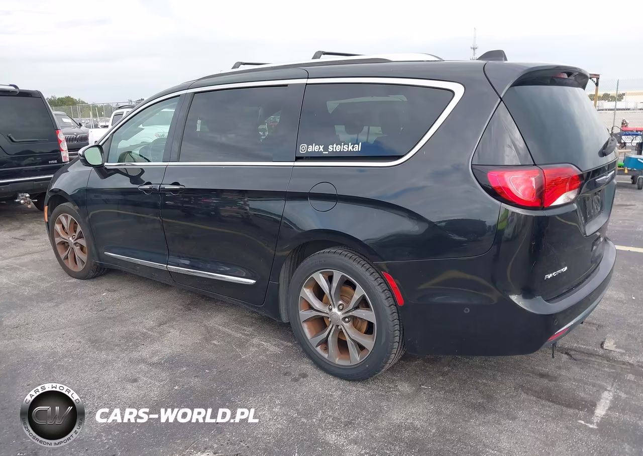 2017 Chrysler Pacifica Limited VIN:2C4RC1GG7HR616447 - 3