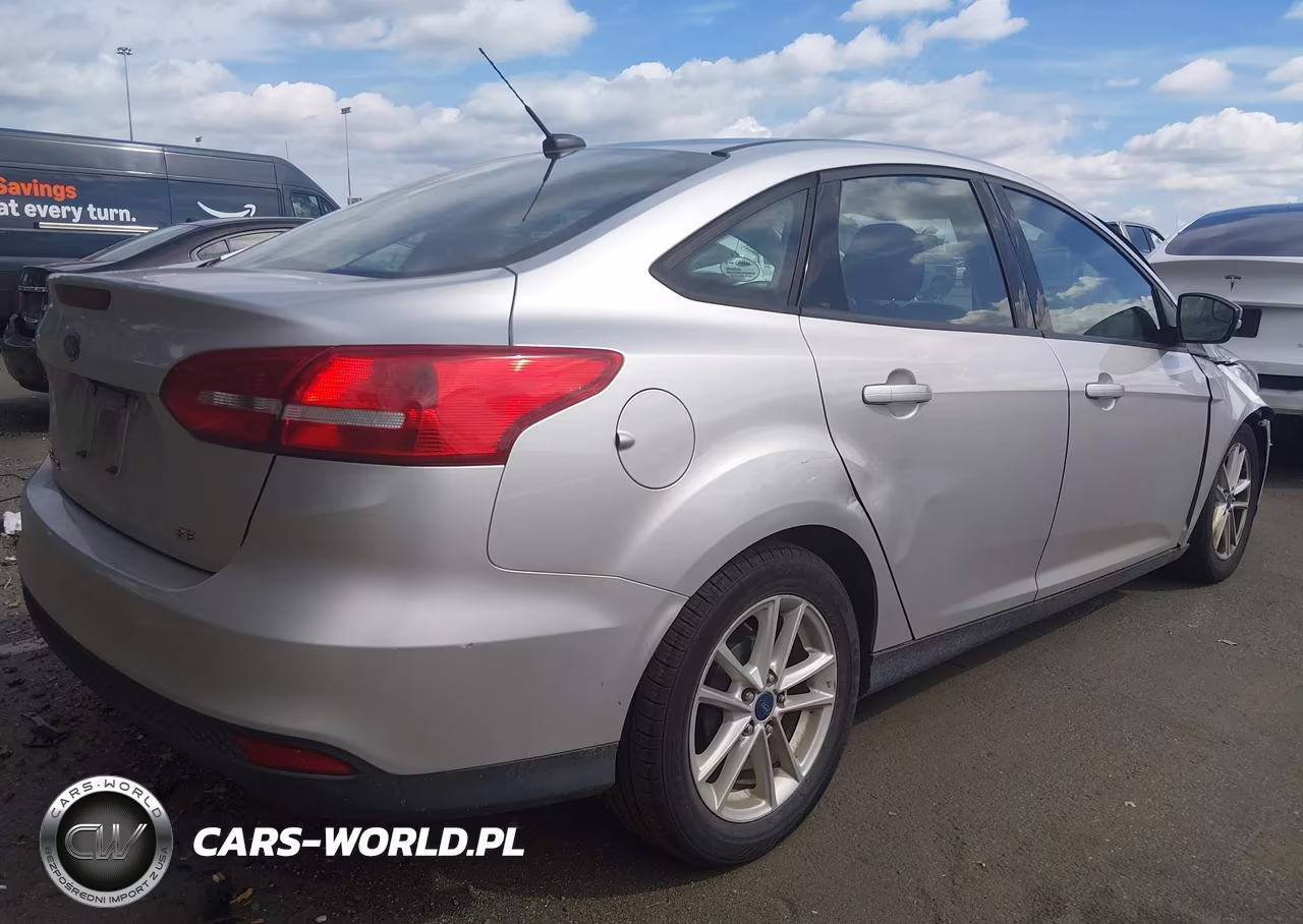 2017 Ford Focus Se VIN:1FADP3F2XHL217658 - 4