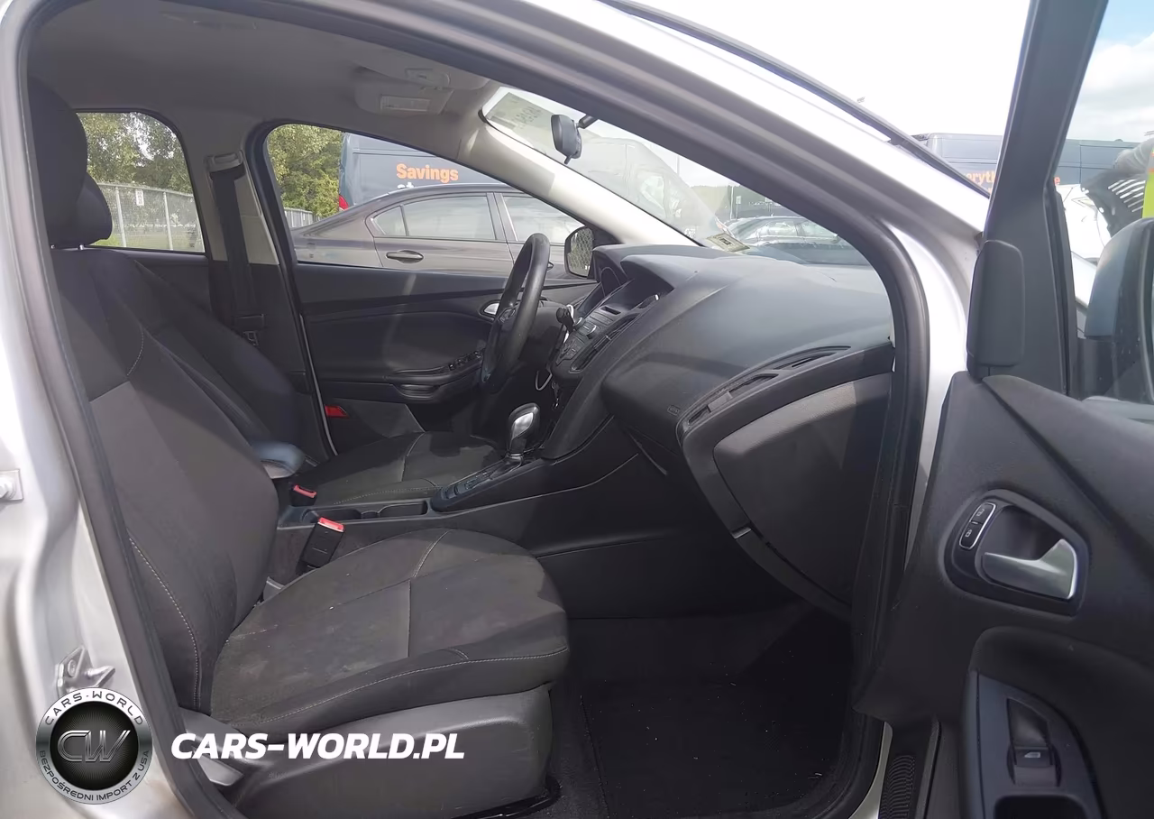 2017 Ford Focus Se VIN:1FADP3F2XHL217658 - 5