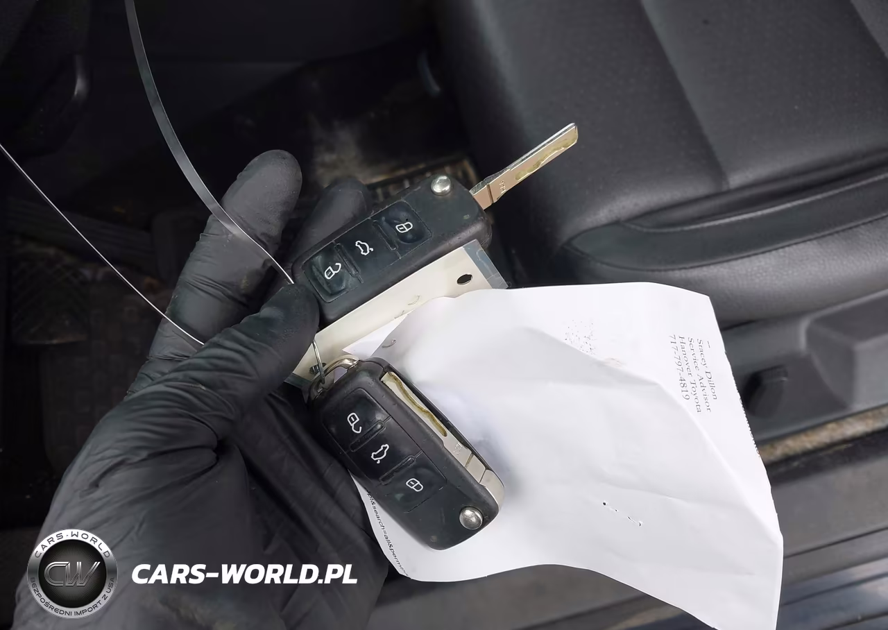 2017 Volkswagen Tiguan 2.0T-2.0T S VIN:WVGAV7AX0HK020710 - 11