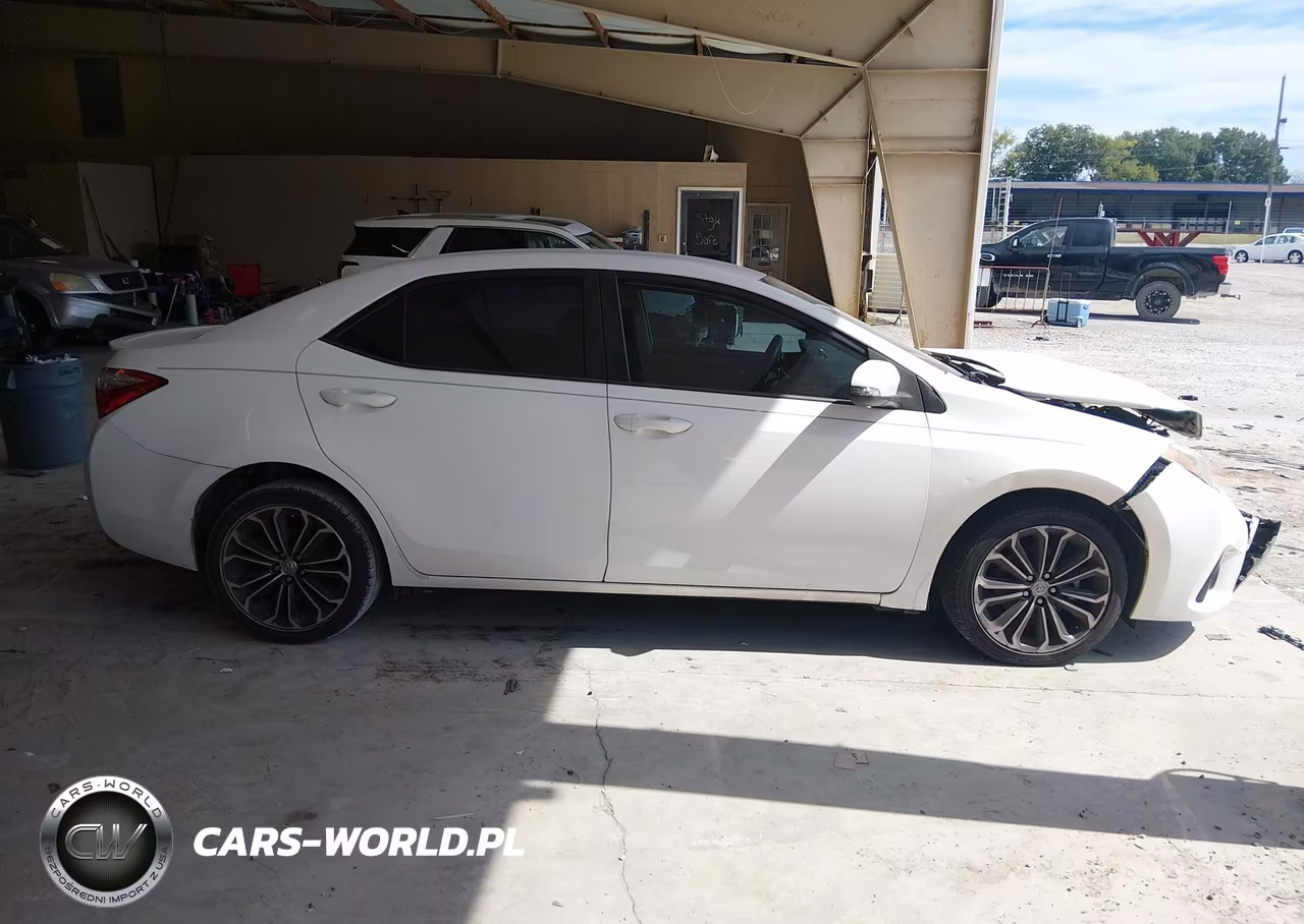 2015 Toyota Corolla S Plus VIN:5YFBURHE8FP361251 - 12