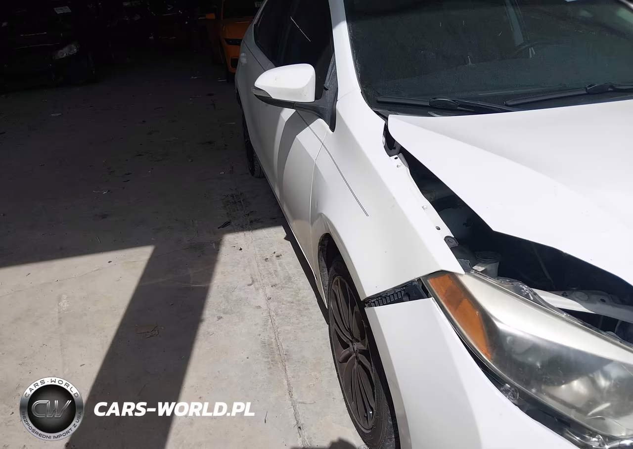 2015 Toyota Corolla S Plus VIN:5YFBURHE8FP361251 - 17