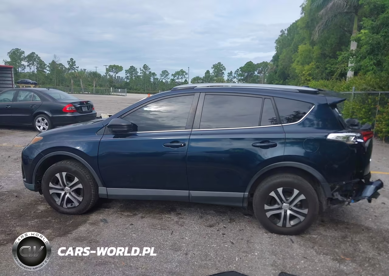 2018 Toyota Rav4 Le VIN:JTMZFREV0JJ201052 - 14