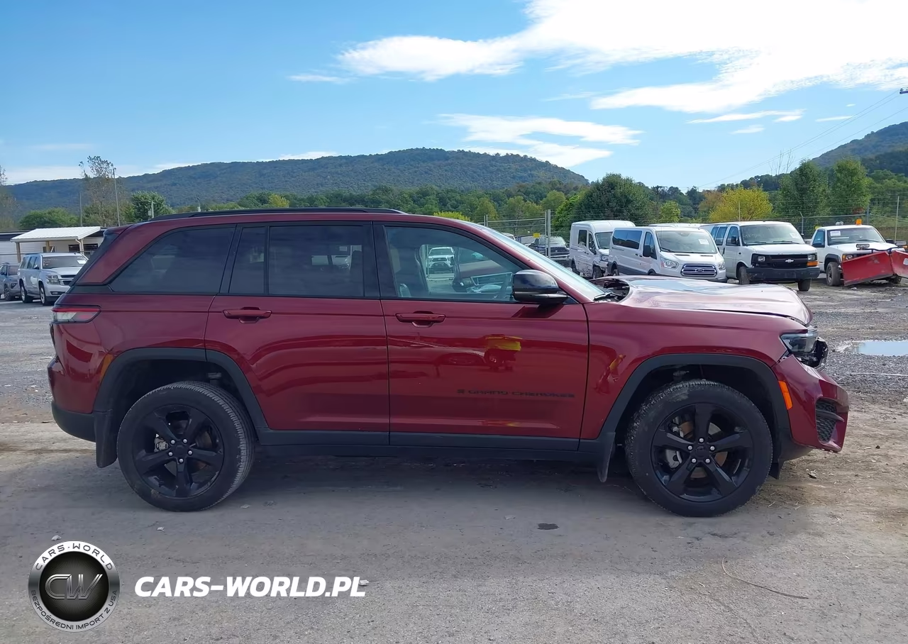 2025 Jeep Grand Cherokee Altitude 4X4 VIN:1C4RJHAG5SC354550 - 14