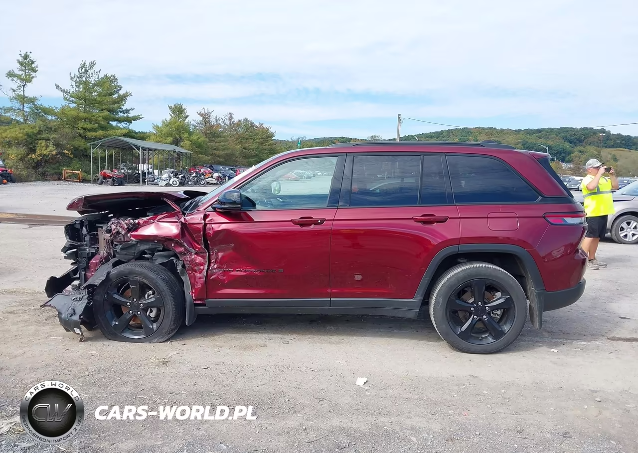 2025 Jeep Grand Cherokee Altitude 4X4 VIN:1C4RJHAG5SC354550 - 15