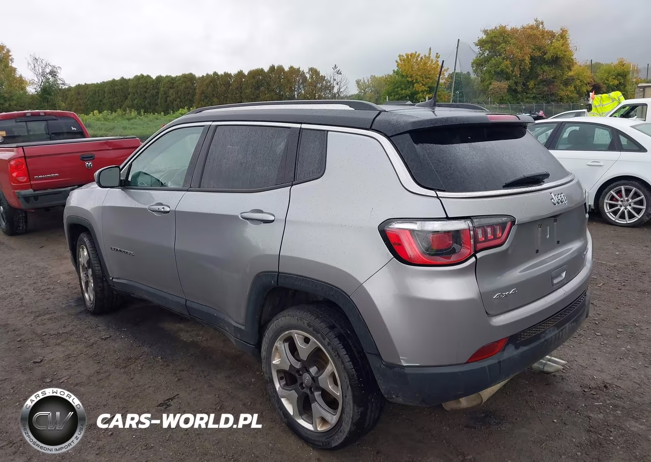 2018 Jeep Compass Limited 4X4 VIN:3C4NJDCB2JT397612 - 3