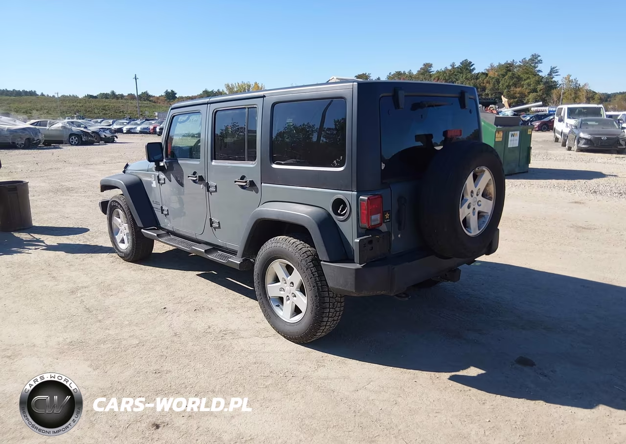 2015 Jeep Wrangler Unlimited Sport VIN:1C4BJWDG3FL727009 - 3