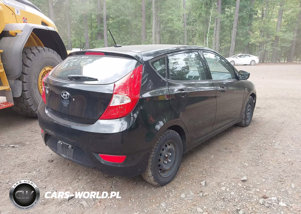2014 Hyundai Accent Gs VIN:KMHCT5AE7EU183209 - 4