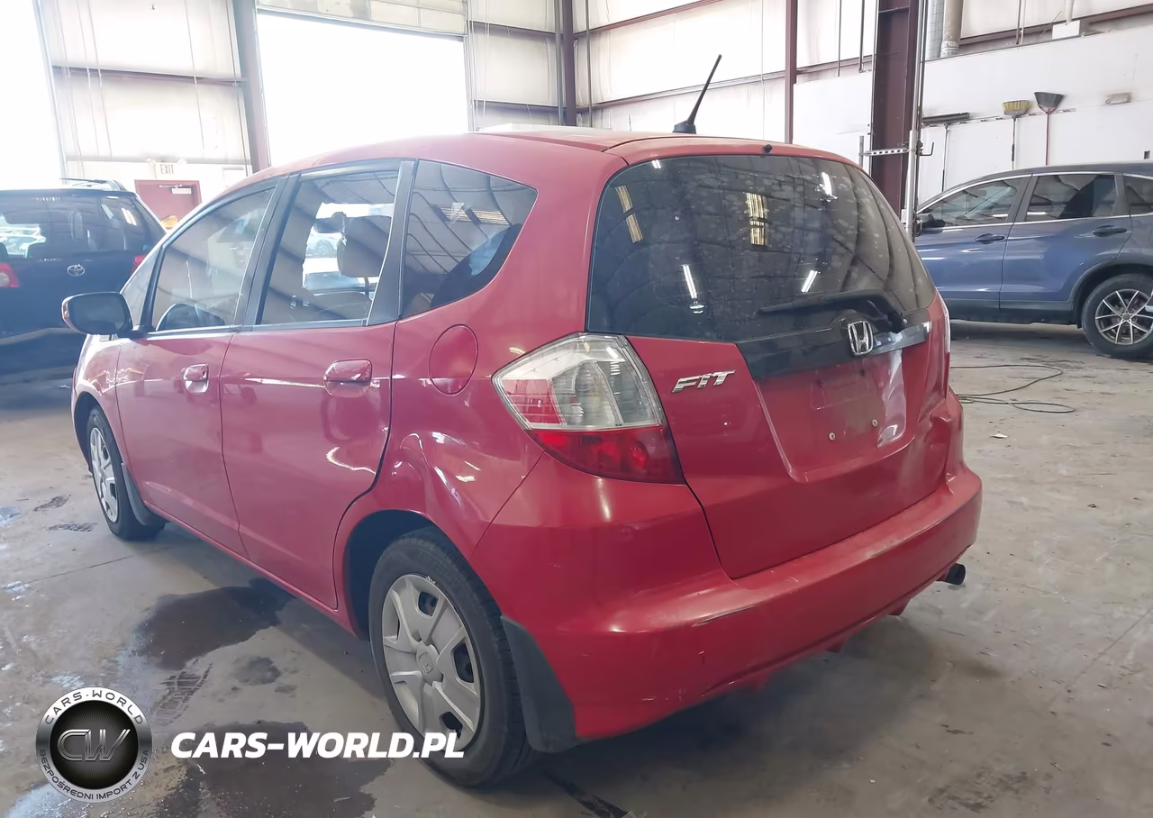 2013 Honda Fit VIN:JHMGE8H37DC035909 - 3