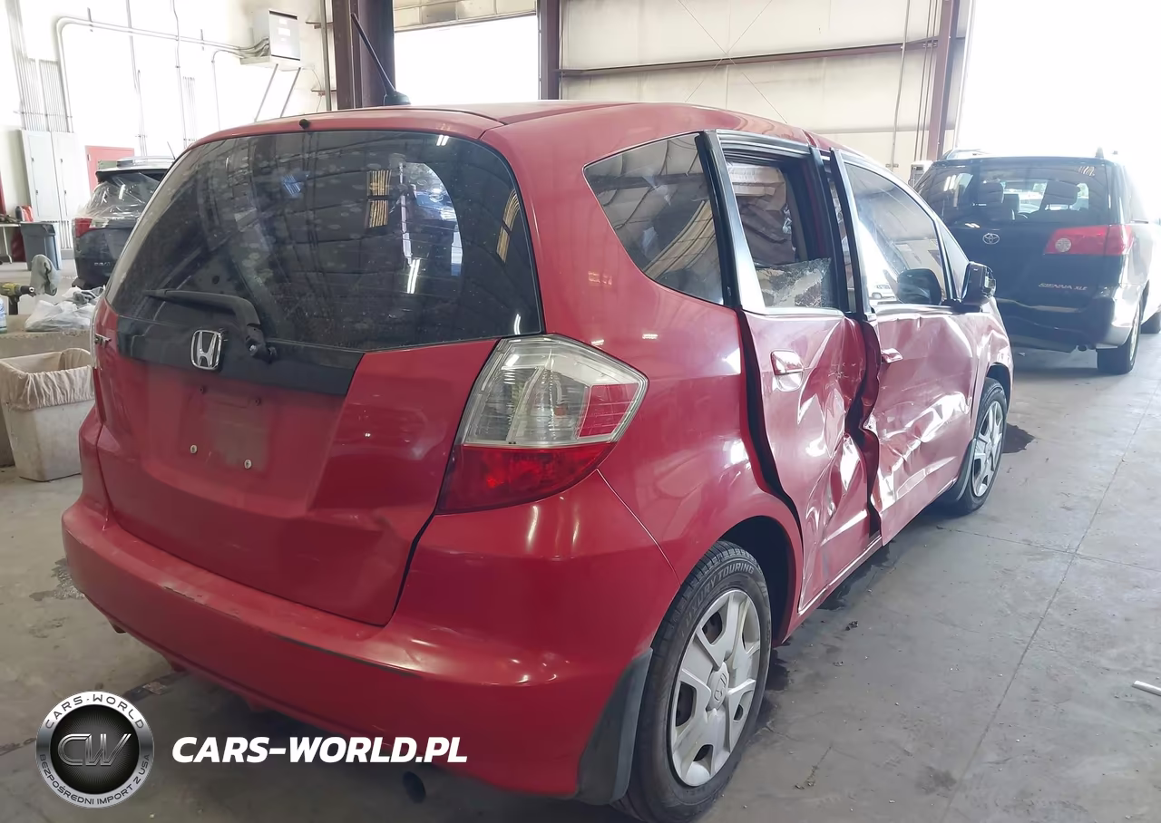 2013 Honda Fit VIN:JHMGE8H37DC035909 - 4