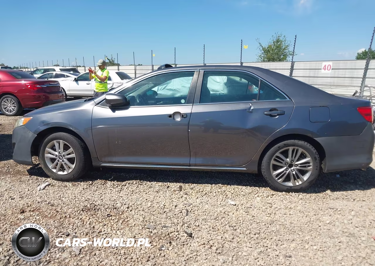 2014 Toyota Camry Le VIN:4T1BF1FK8EU364703 - 14