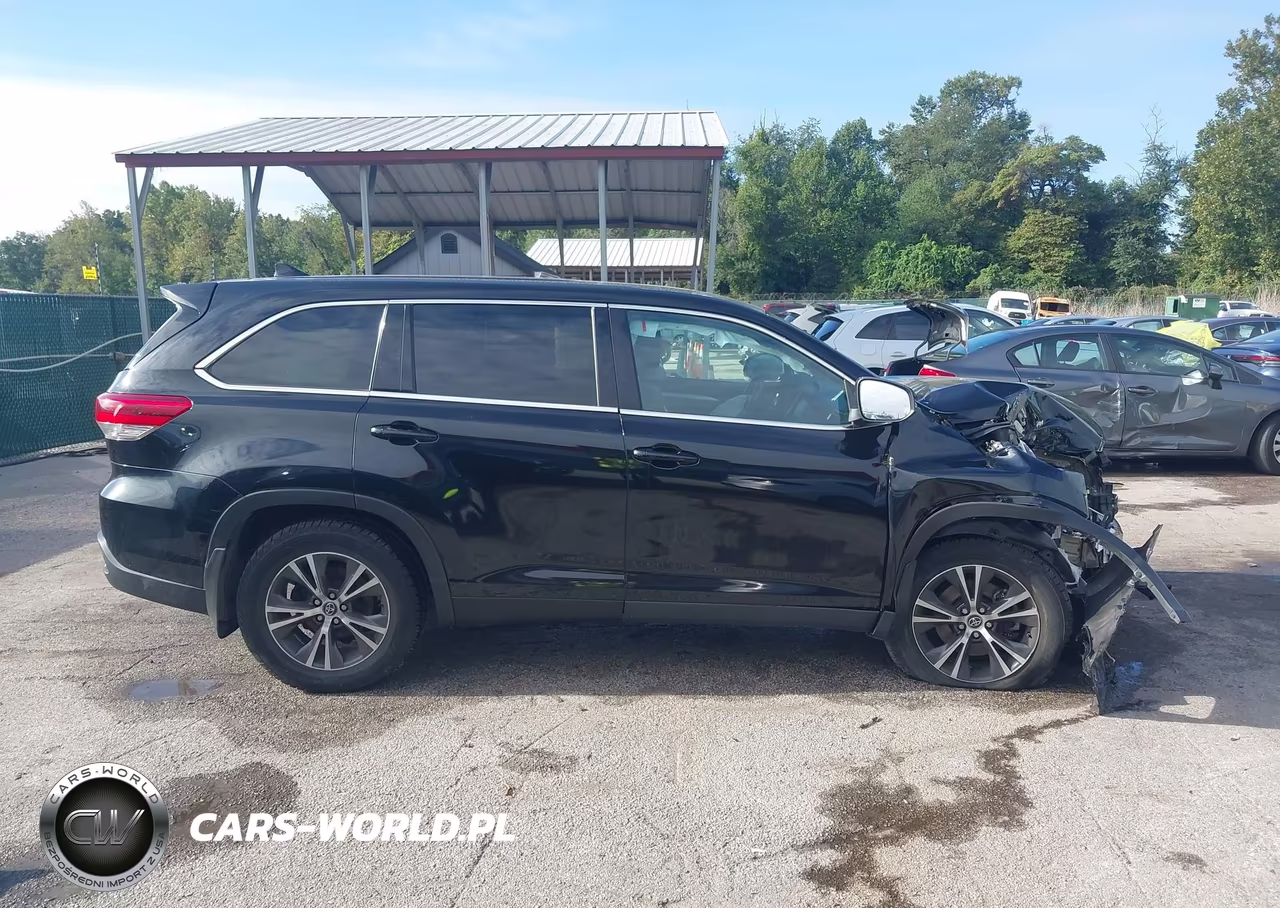 2019 Toyota Highlander Le Plus VIN:5TDBZRFH1KS722724 - 14