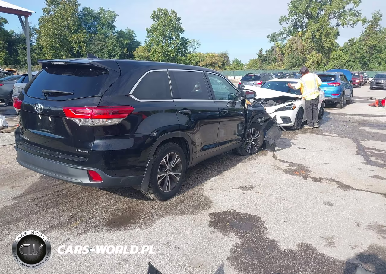 2019 Toyota Highlander Le Plus VIN:5TDBZRFH1KS722724 - 4