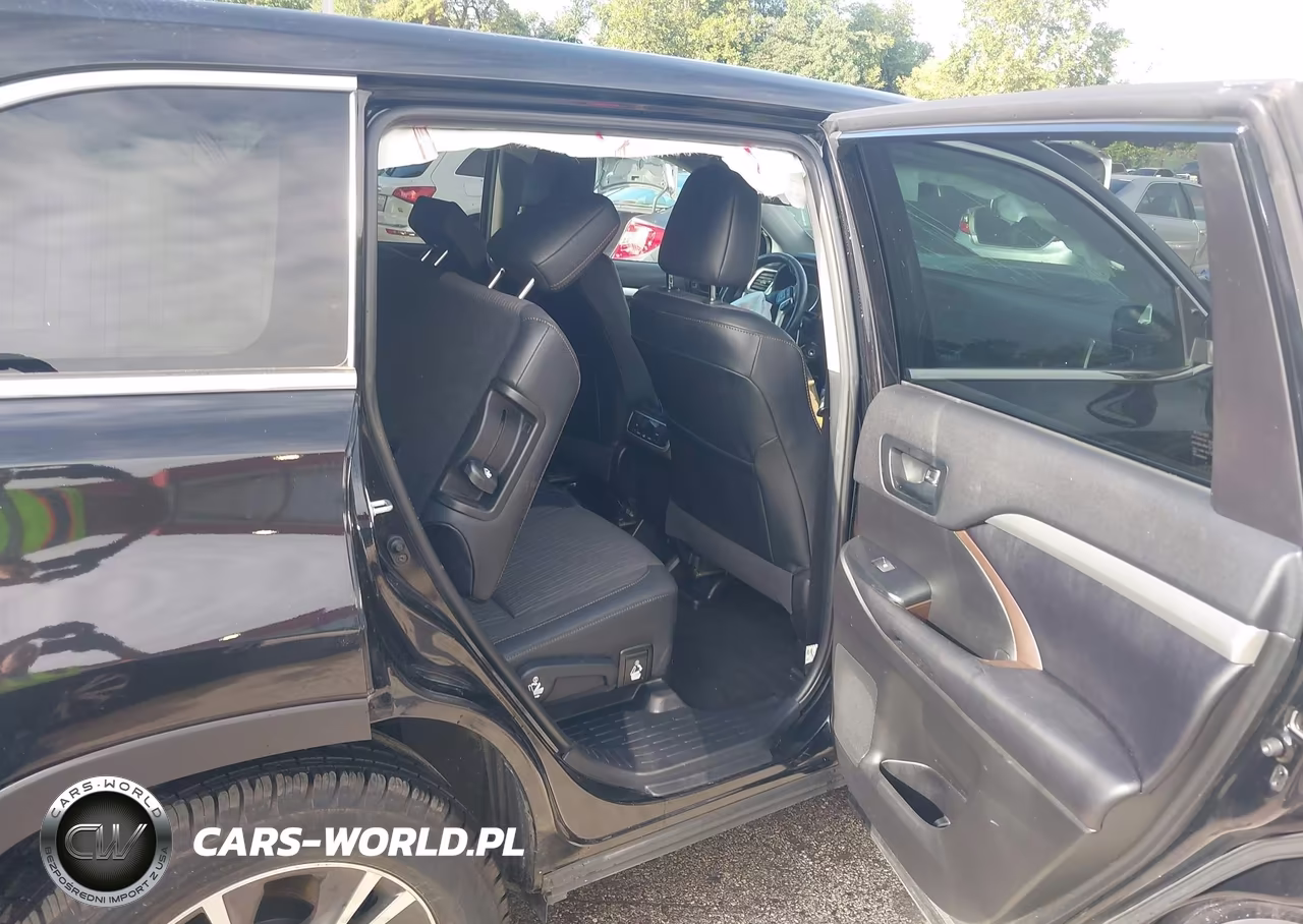 2019 Toyota Highlander Le Plus VIN:5TDBZRFH1KS722724 - 8