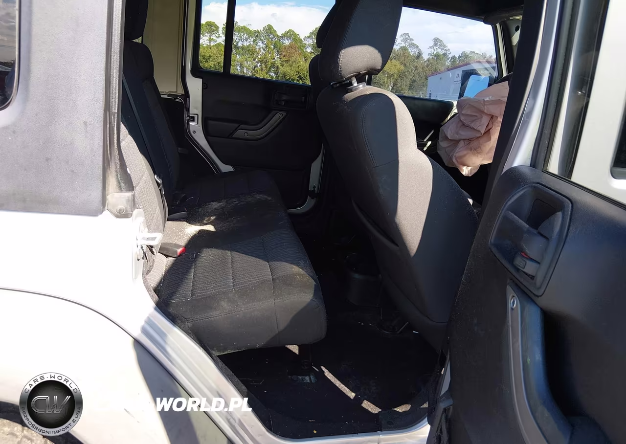 2011 Jeep Wrangler Unlimited Sport VIN:1J4BA3H10BL596923 - 8