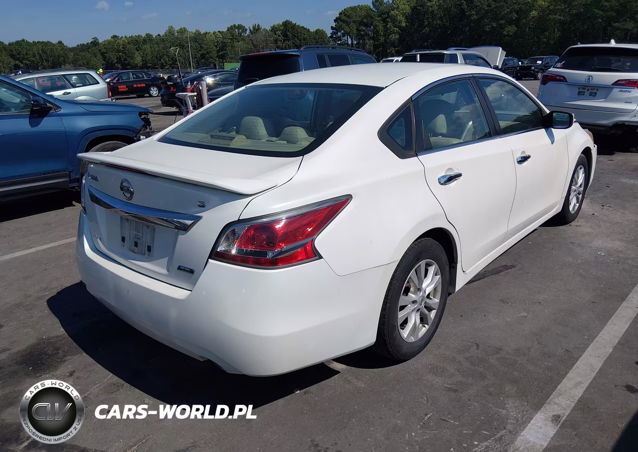 2014 Nissan Altima 2.5 S VIN:1N4AL3AP2EC135582 - 4