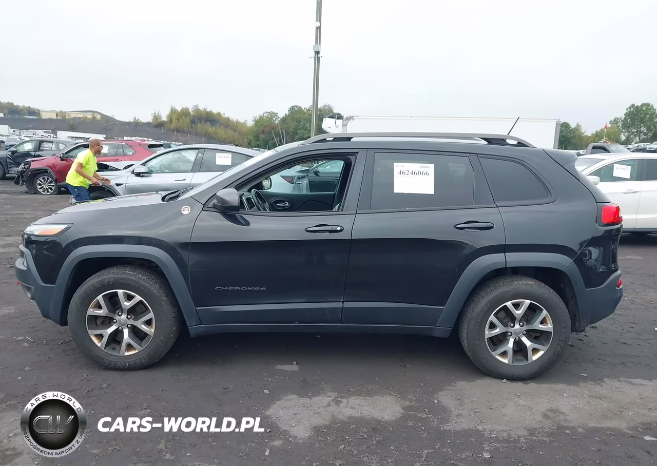 2015 Jeep Cherokee Trailhawk VIN:1C4PJMBB4FW529460 - 14