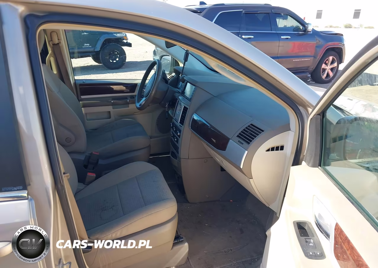 2009 Chrysler Town & Country Touring VIN:2A8HR54109R638852 - 5