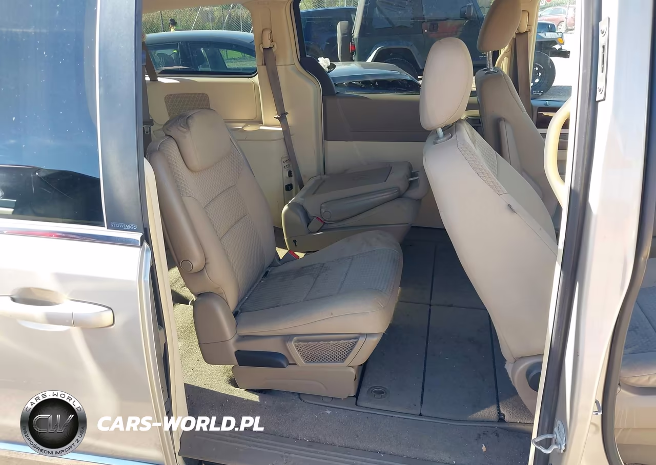 2009 Chrysler Town & Country Touring VIN:2A8HR54109R638852 - 8