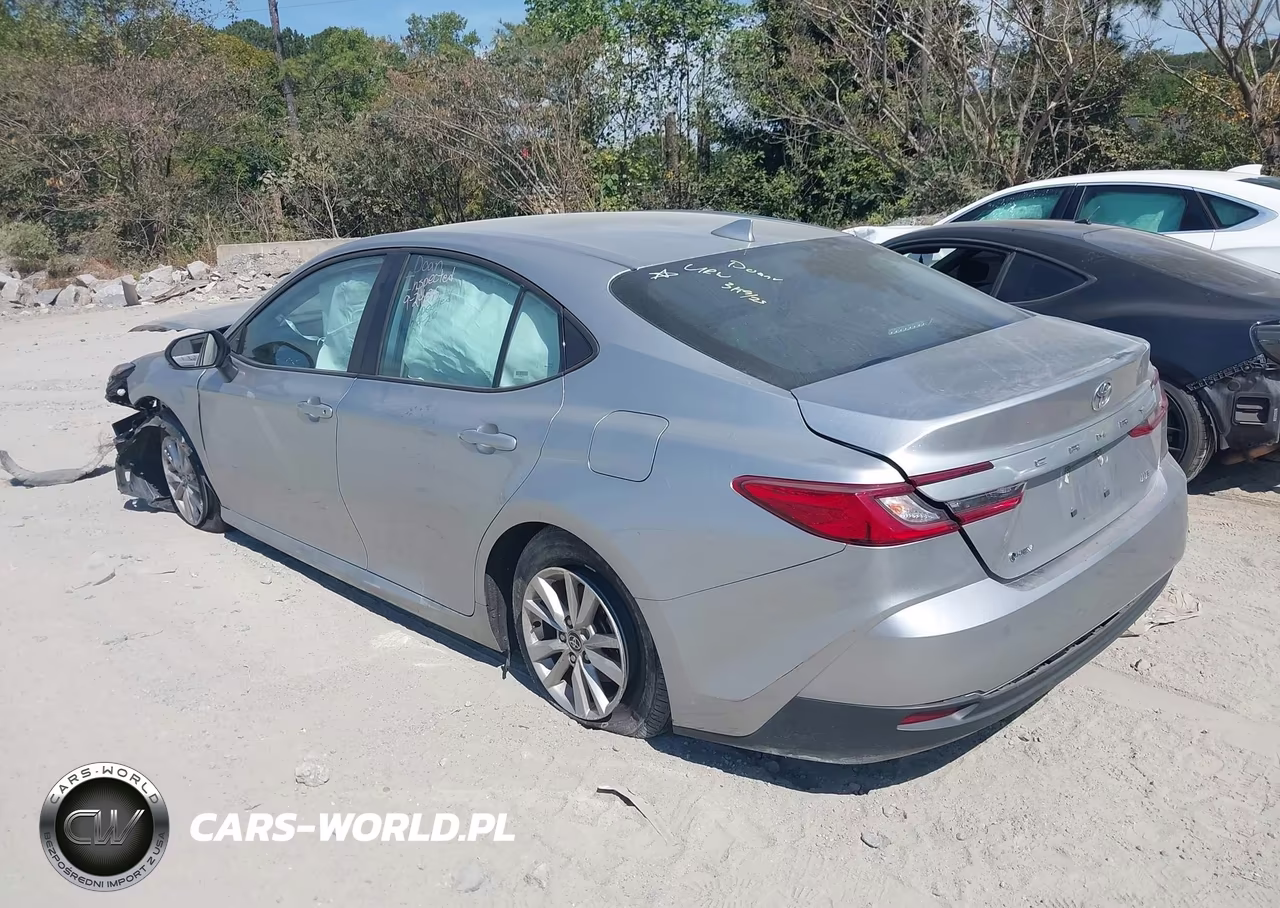 2025 Toyota Camry Le VIN:4T1DAACK2SU521021 - 3