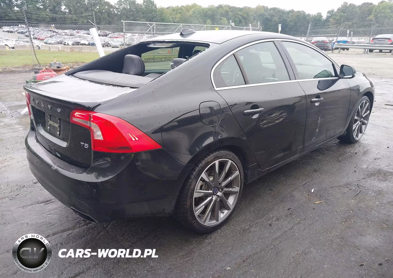 2015 Volvo S60 T5 Premier Plus VIN:YV140MFCXF2304616 - 4