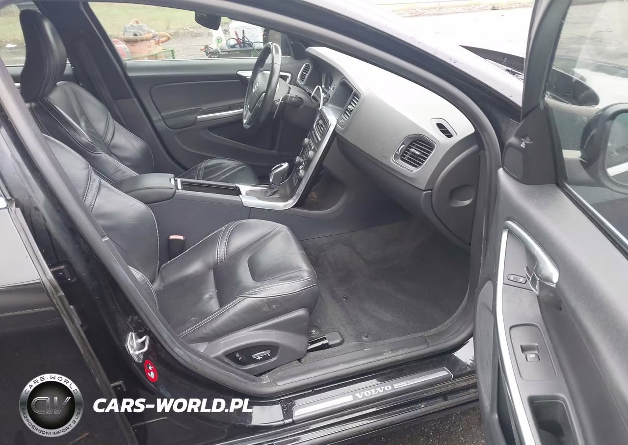 2015 Volvo S60 T5 Premier Plus VIN:YV140MFCXF2304616 - 5