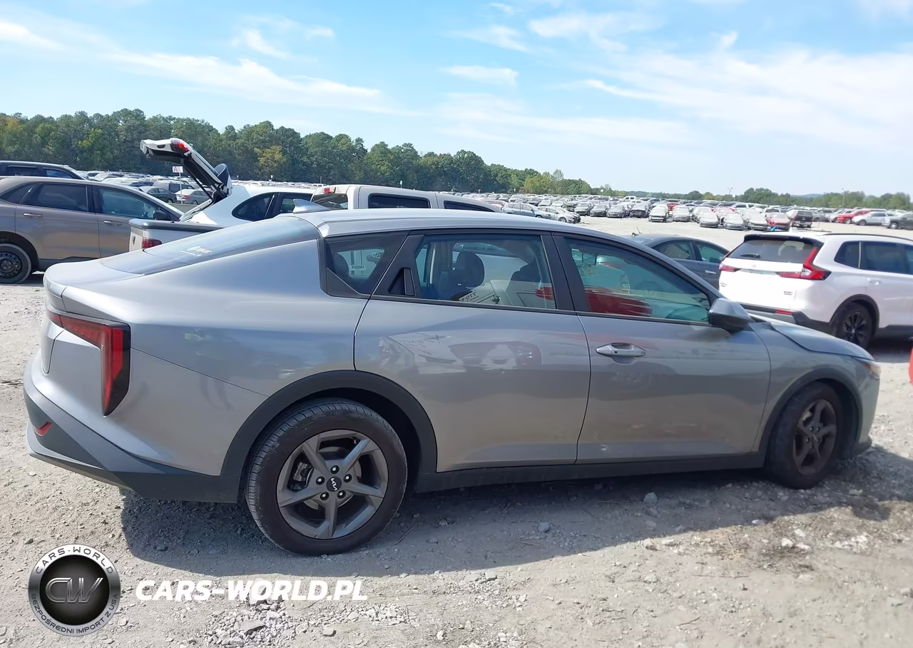 2025 Kia K4 Lxs VIN:3KPFT4DE1SE046431 - 13