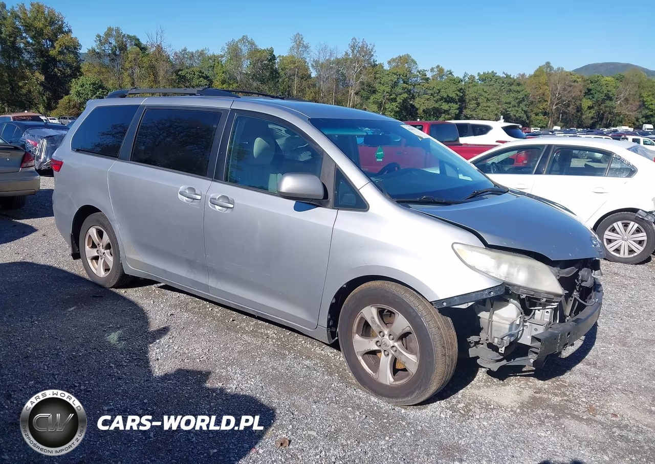 2015 Toyota Sienna Le 8 Passenger