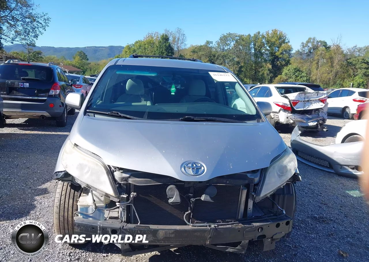 2015 Toyota Sienna Le 8 Passenger VIN:5TDKK3DC5FS577301 - 12