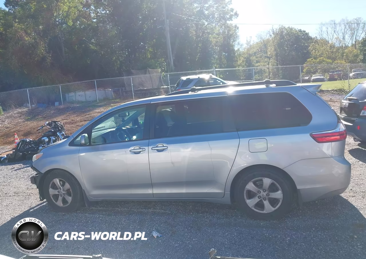 2015 Toyota Sienna Le 8 Passenger VIN:5TDKK3DC5FS577301 - 14