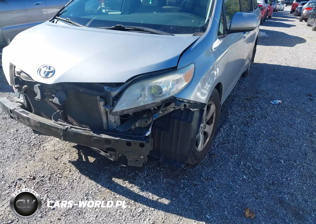 2015 Toyota Sienna Le 8 Passenger VIN:5TDKK3DC5FS577301 - 6