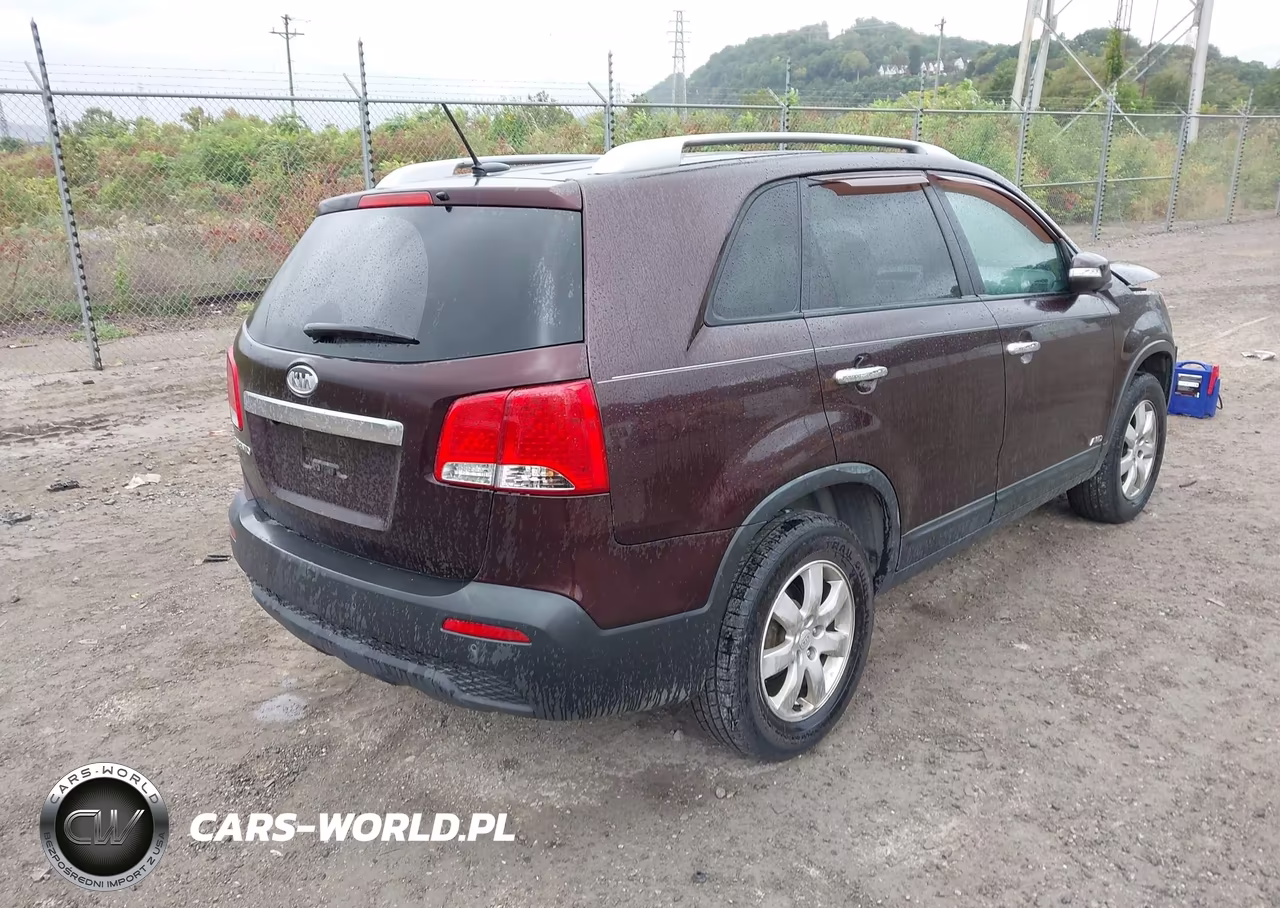 2011 Kia Sorento Lx VIN:5XYKTCA13BG122485 - 4