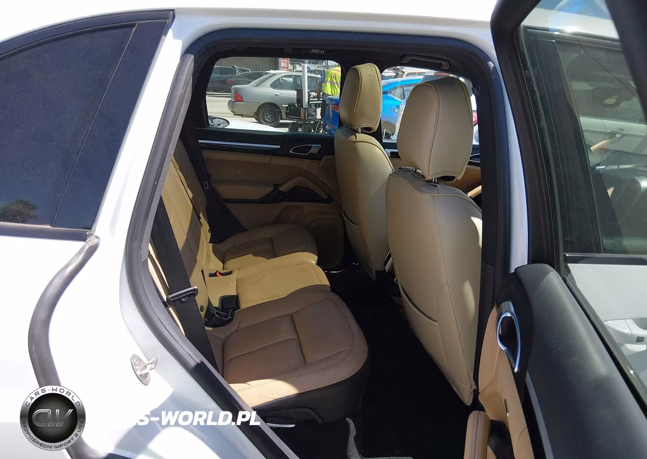 2016 Porsche Cayenne VIN:WP1AA2A23GKA10483 - 8