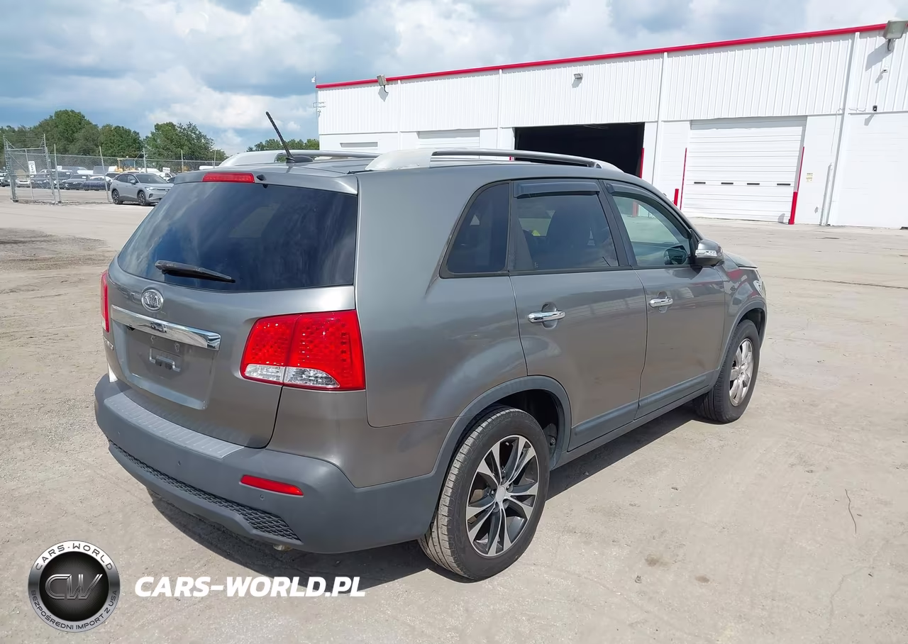 2013 Kia Sorento Lx VIN:5XYKT3A63DG349786 - 4
