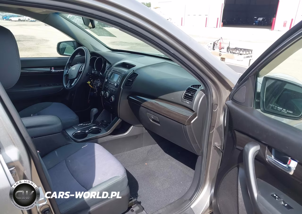 2013 Kia Sorento Lx VIN:5XYKT3A63DG349786 - 5