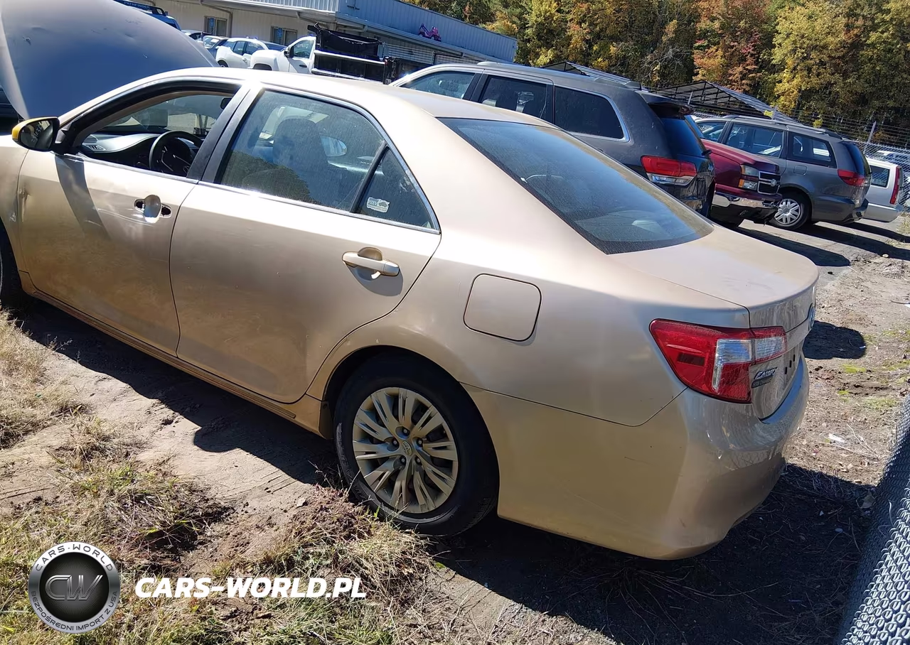 2012 Toyota Camry Le VIN:4T1BF1FK5CU530883 - 3