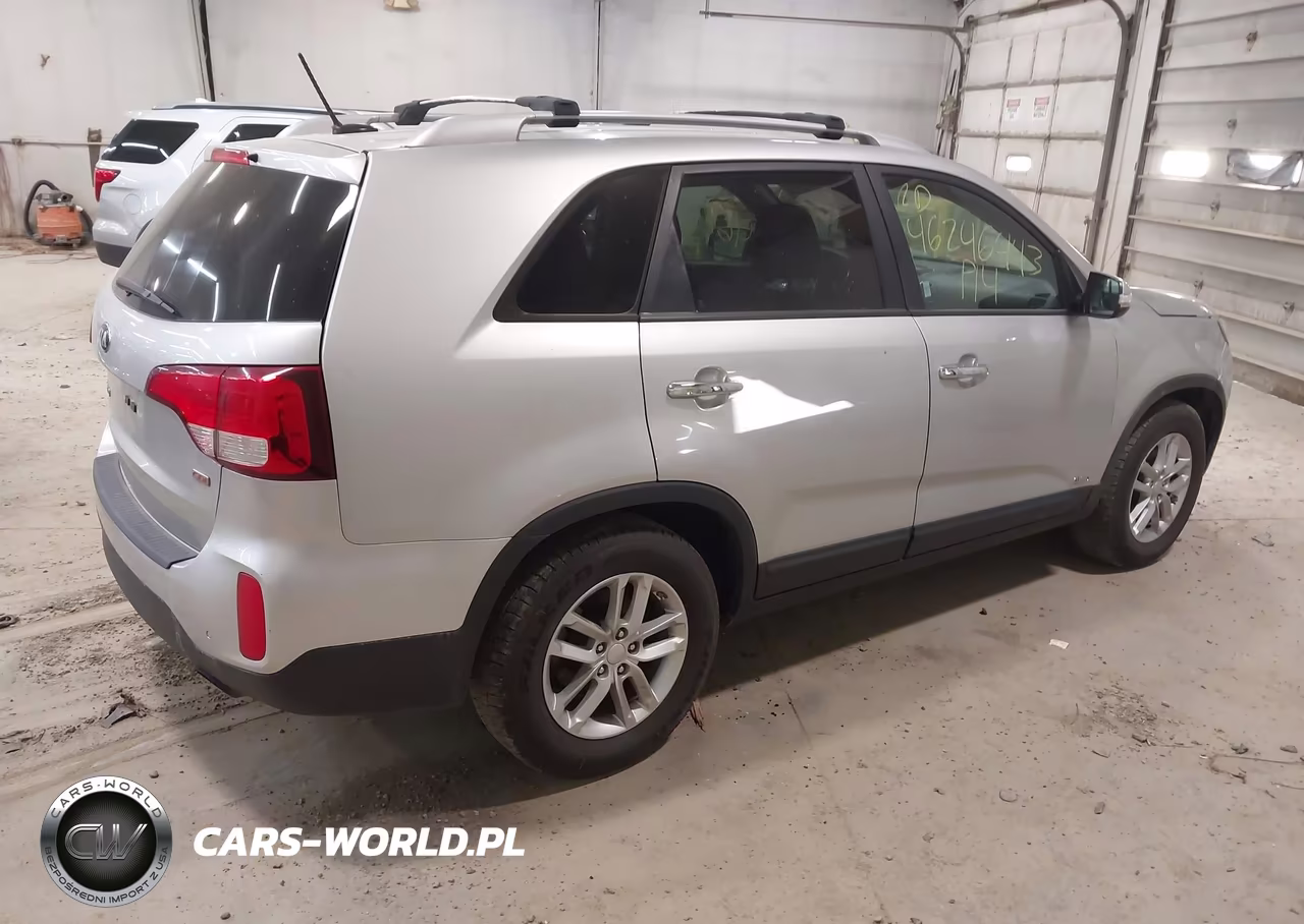 2014 Kia Sorento Lx VIN:5XYKTCA65EG538084 - 4