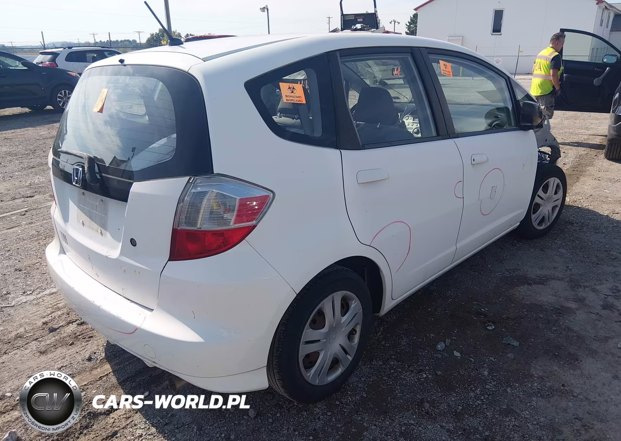 2009 Honda Fit VIN:JHMGE88229C000371 - 4