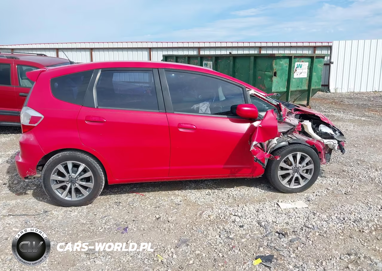 2013 Honda Fit Sport VIN:JHMGE8H58DC008459 - 13