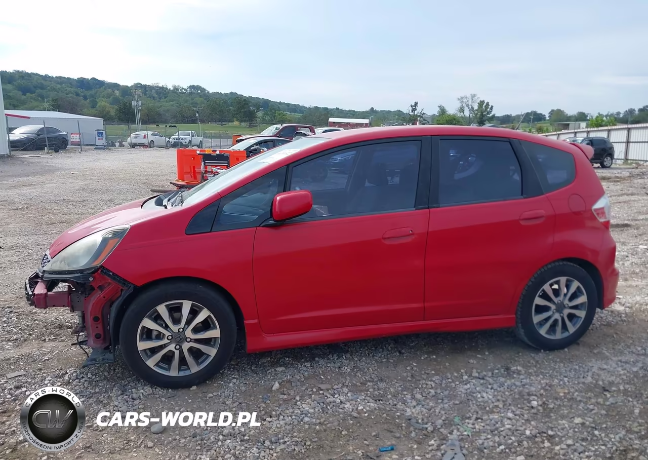 2013 Honda Fit Sport VIN:JHMGE8H58DC008459 - 14