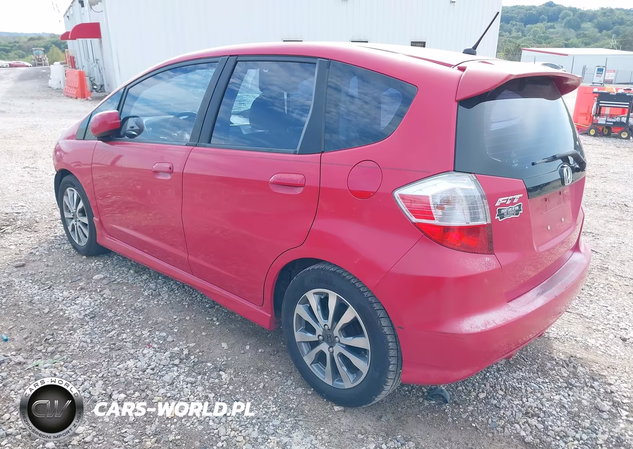 2013 Honda Fit Sport VIN:JHMGE8H58DC008459 - 3