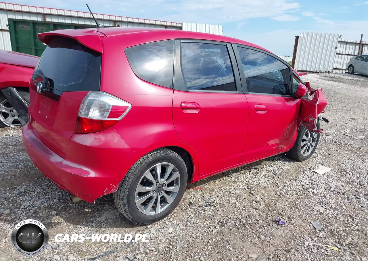 2013 Honda Fit Sport VIN:JHMGE8H58DC008459 - 4