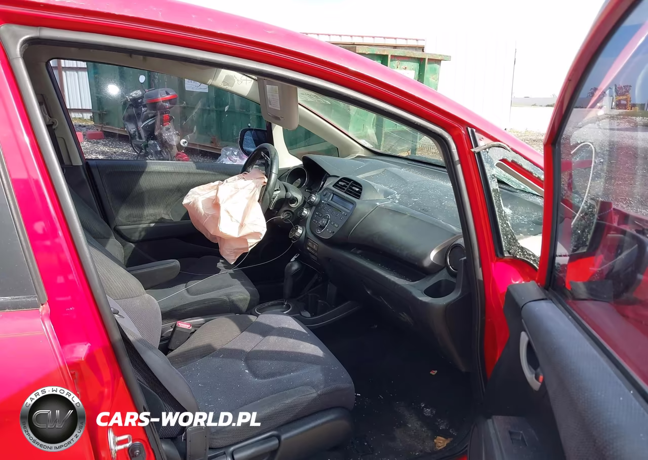 2013 Honda Fit Sport VIN:JHMGE8H58DC008459 - 5